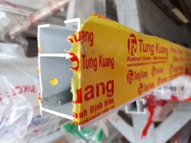 Đứng Trơn 50x30 (T.Kuang) - Chi Nhánh Công Ty TNHH Thương Mại Và Xây Dựng Tân Phát